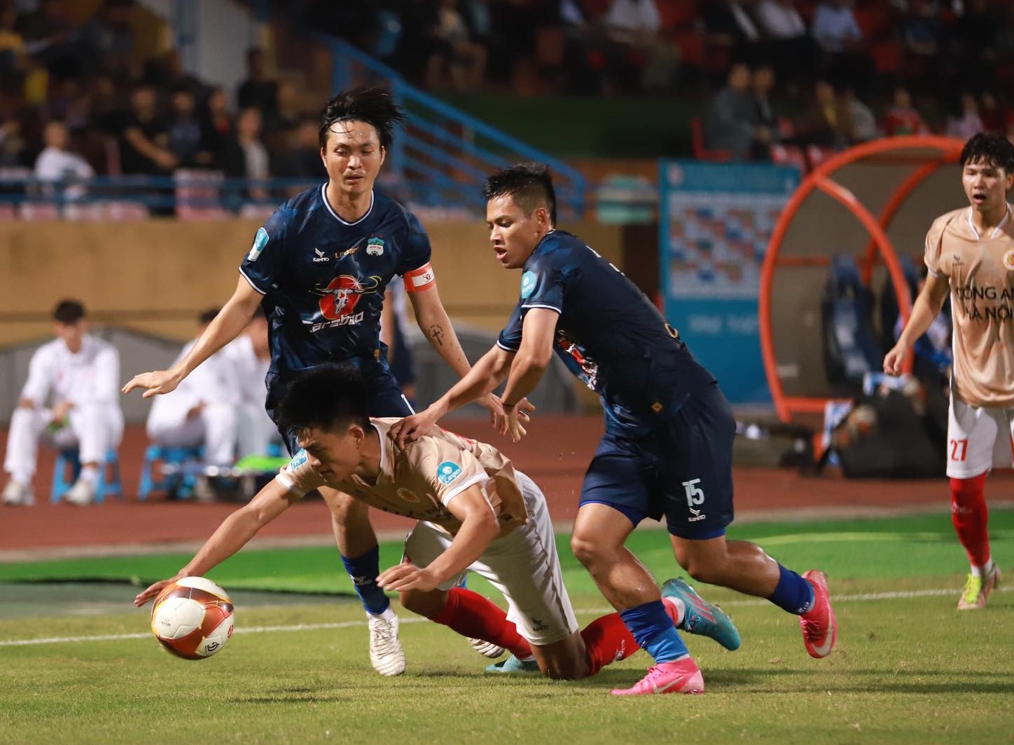 Trực tiếp CAHN 1-1 HAGL: Gỡ hoà thành công 362379