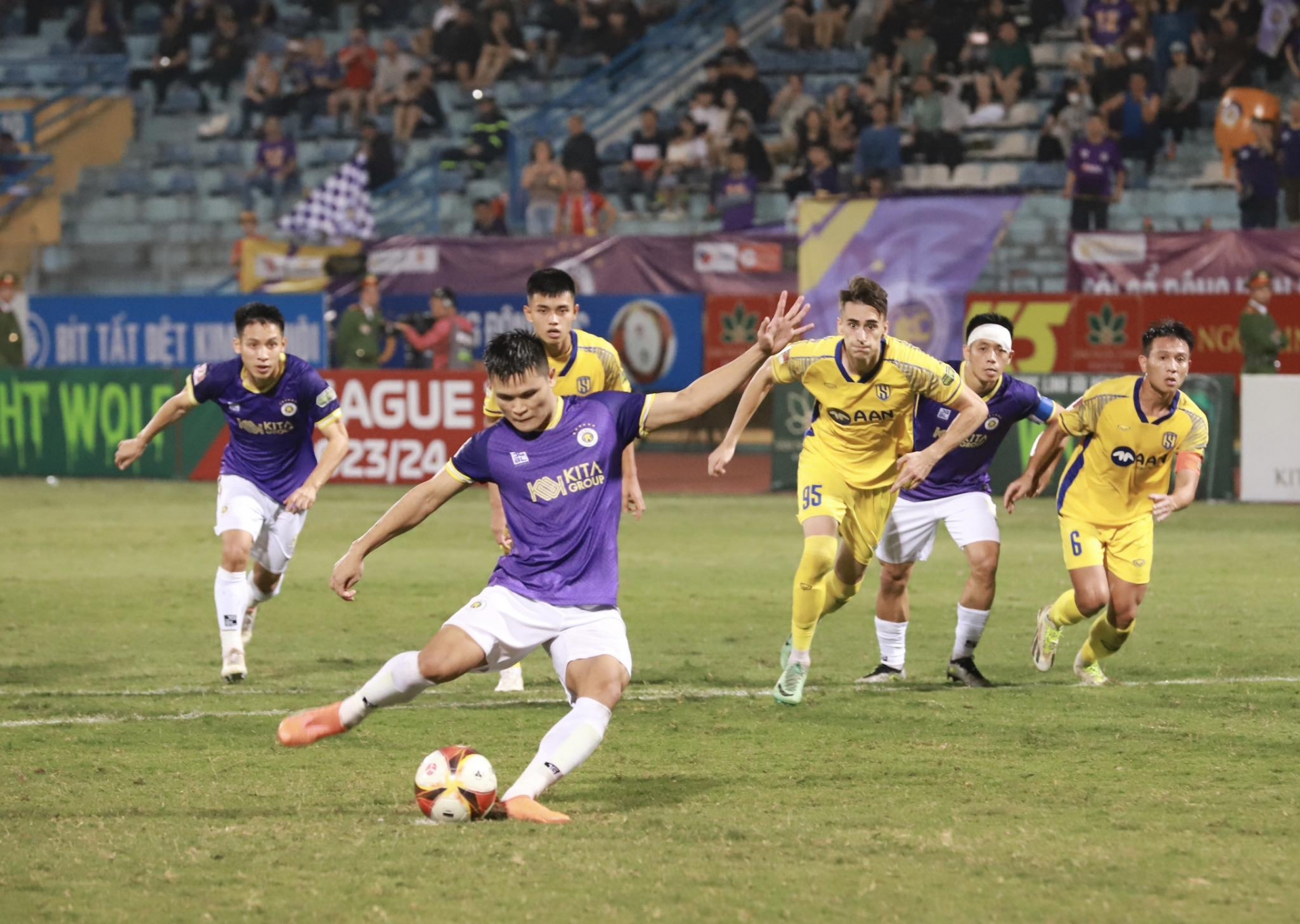 Trực tiếp Hà Nội 2-0 SLNA: Nhân đôi cách biệt 370770