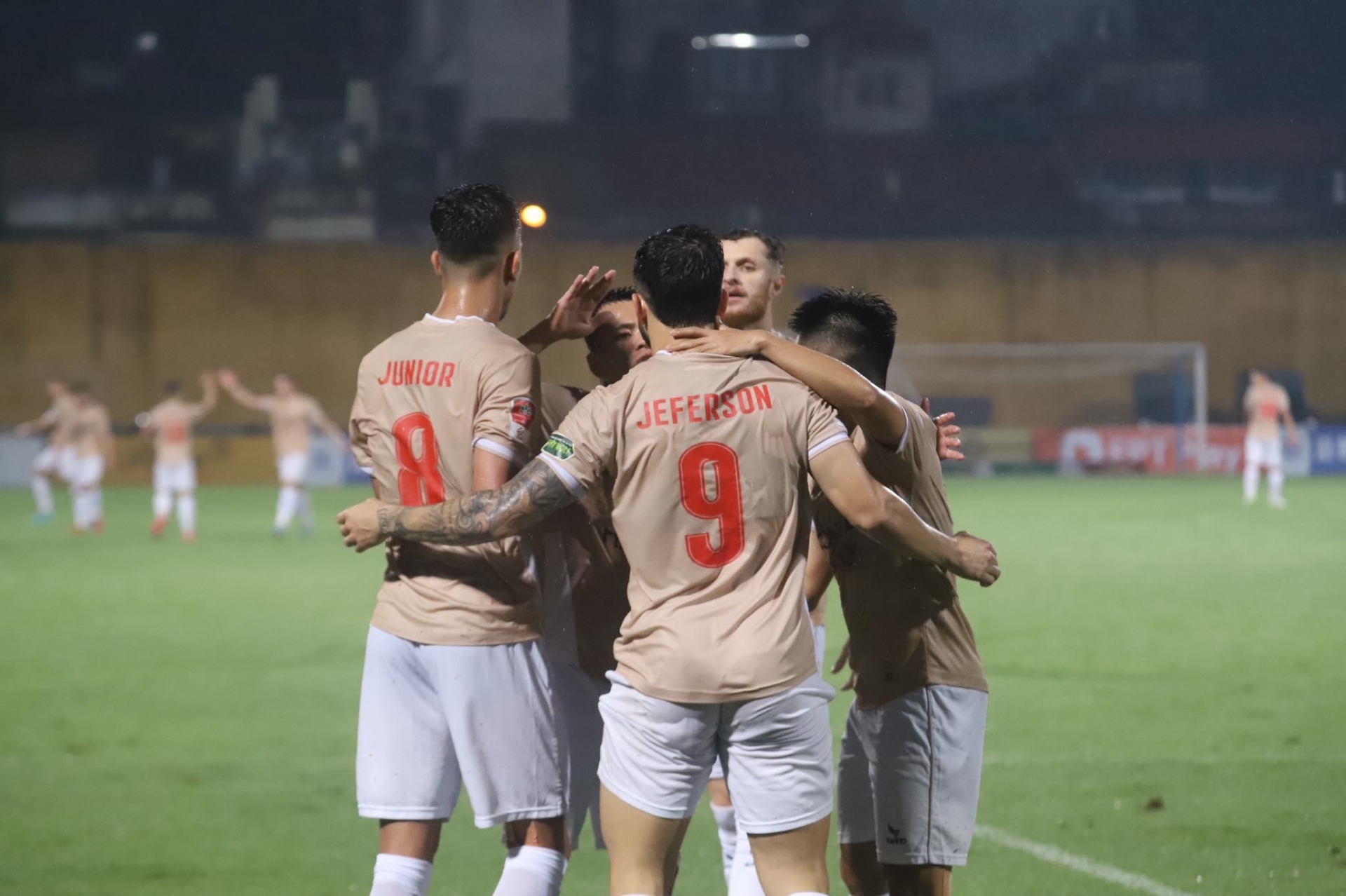 Trực tiếp CAHN 2-0 Khánh Hoà: Elias lập cú đúp!!!! 460953