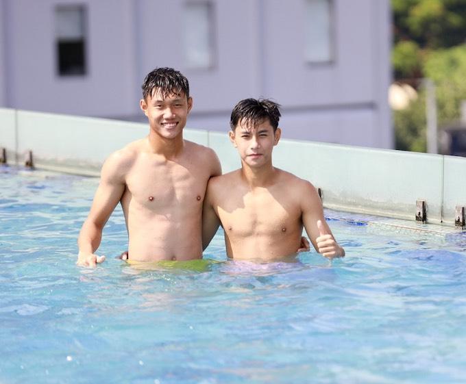 Dàn trai đẹp U16 Việt Nam khoe body cực cháy bên hồ bơi 487919