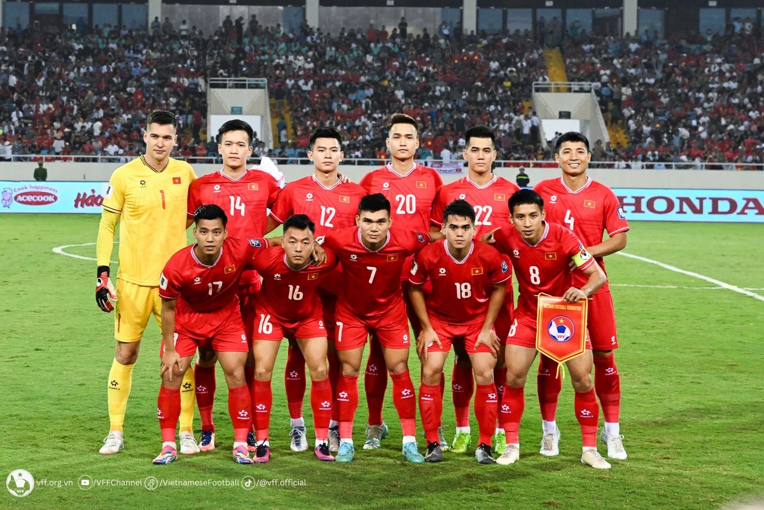 BXH FIFA mới nhất: ĐT Việt Nam bất ngờ tăng bậc, Thái Lan tụt hạng