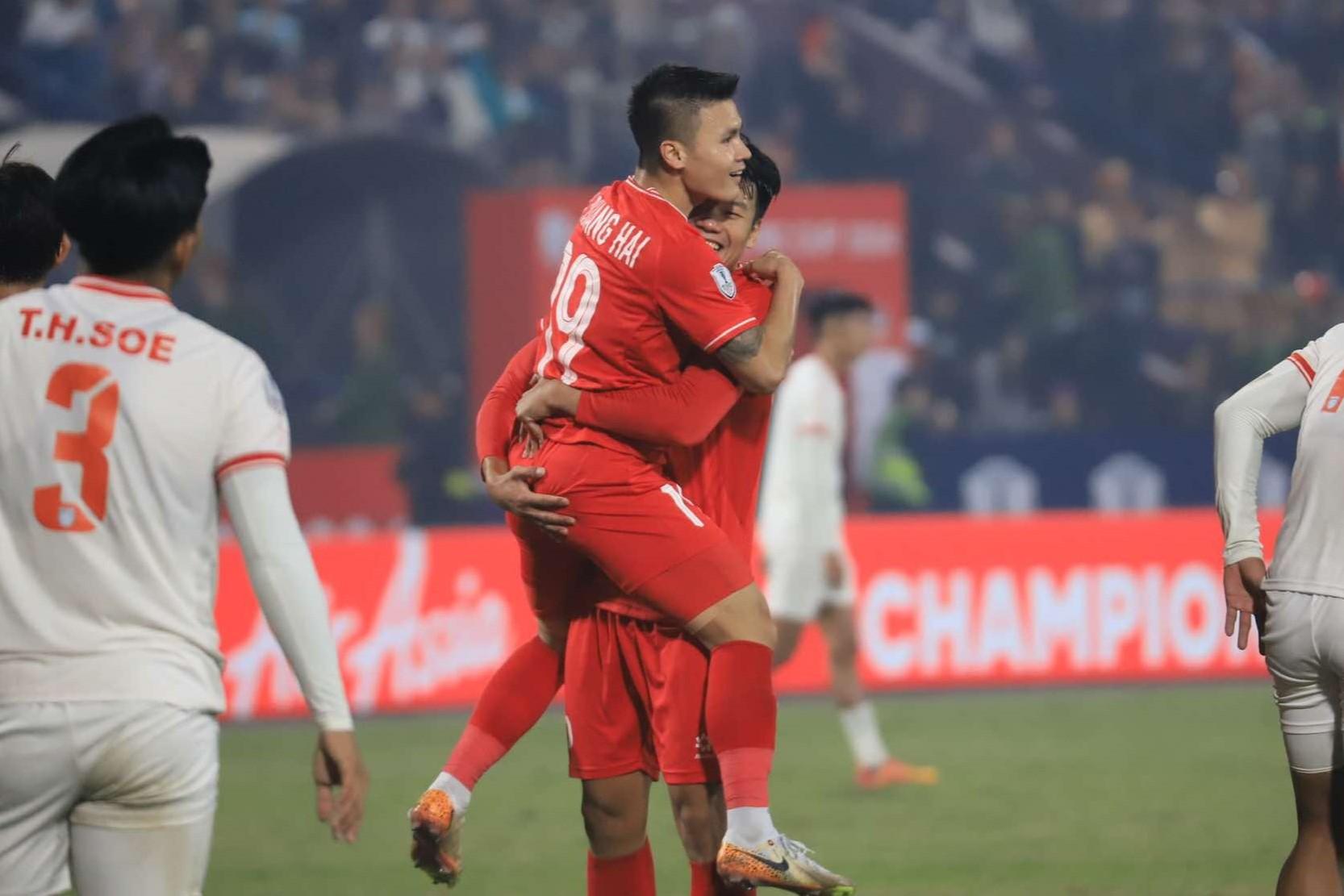 Trực tiếp Việt Nam 3-0 Myanmar: Quang Hải nổ súng