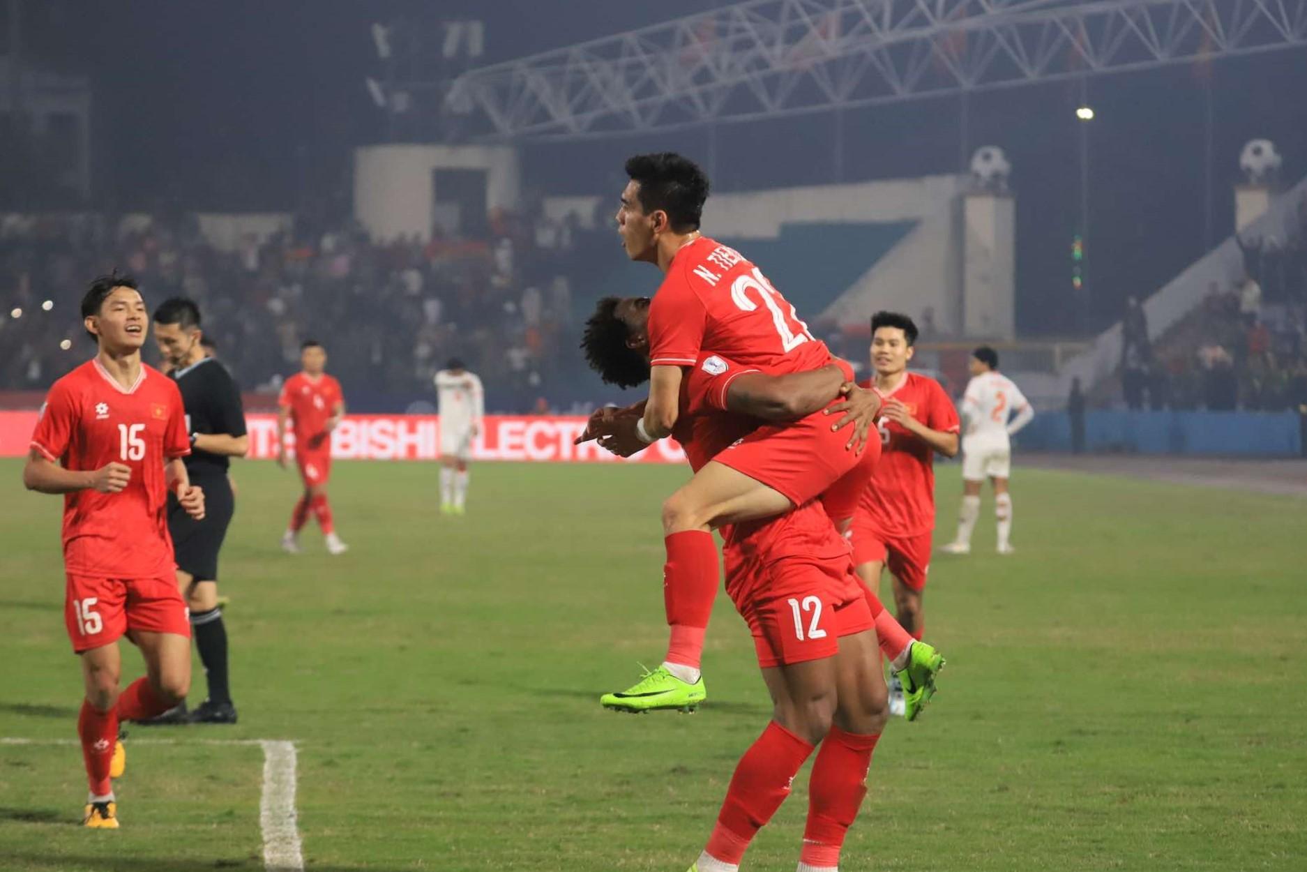 Trực tiếp Việt Nam 5-0 Myanmar: Tiến Linh lên tiếng