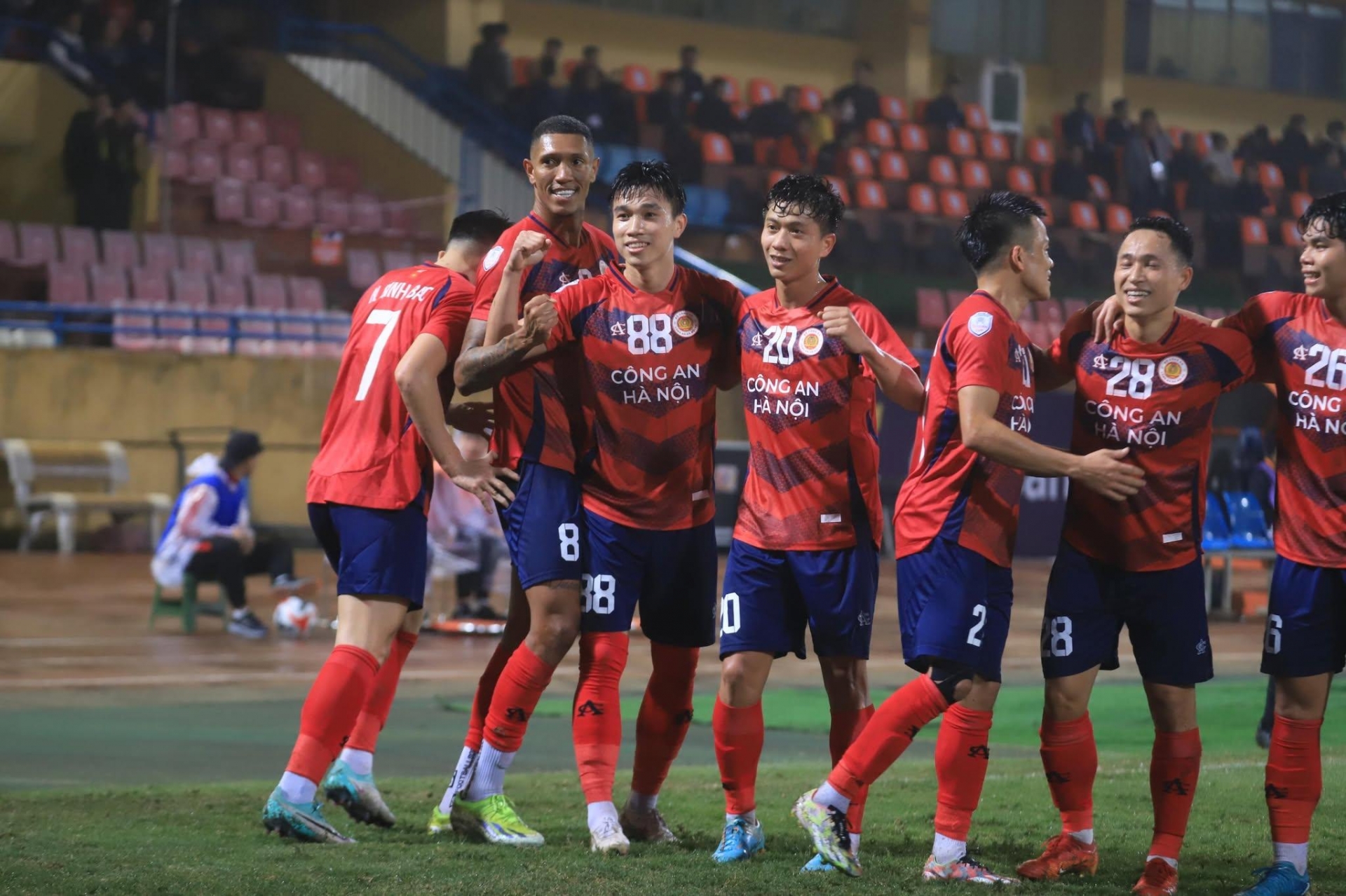 Trực tiếp CAHN 1-1 Borneo: Về vạch xuất phát