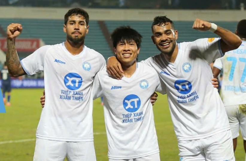 Nhà vô địch AFF Cup toả sáng, Nam Định vươn lên dẫn đầu V-League