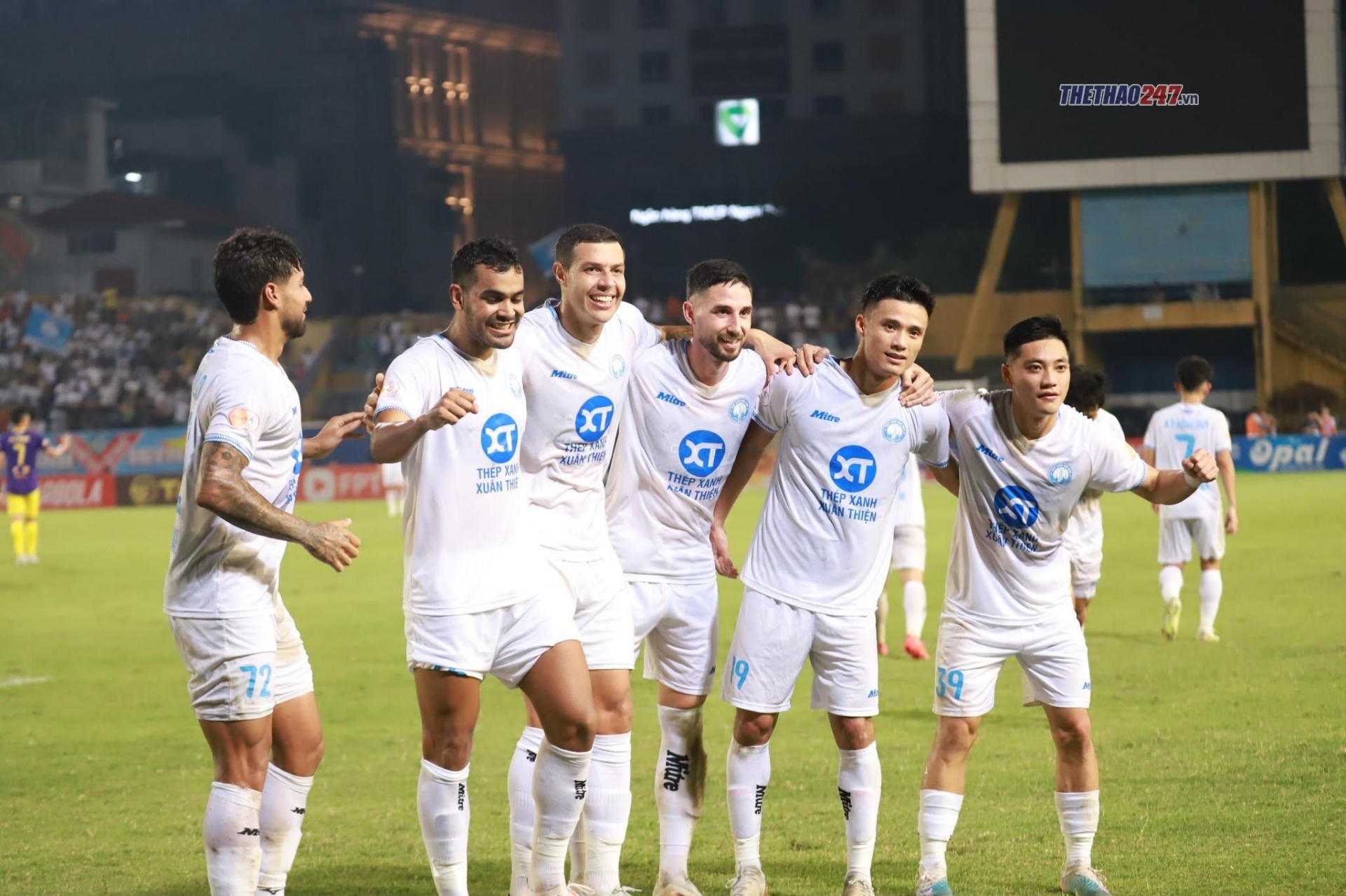 Nam Định nhấn chìm Hà Nội 3-0, khẳng định đẳng cấp nhà ĐKVĐ