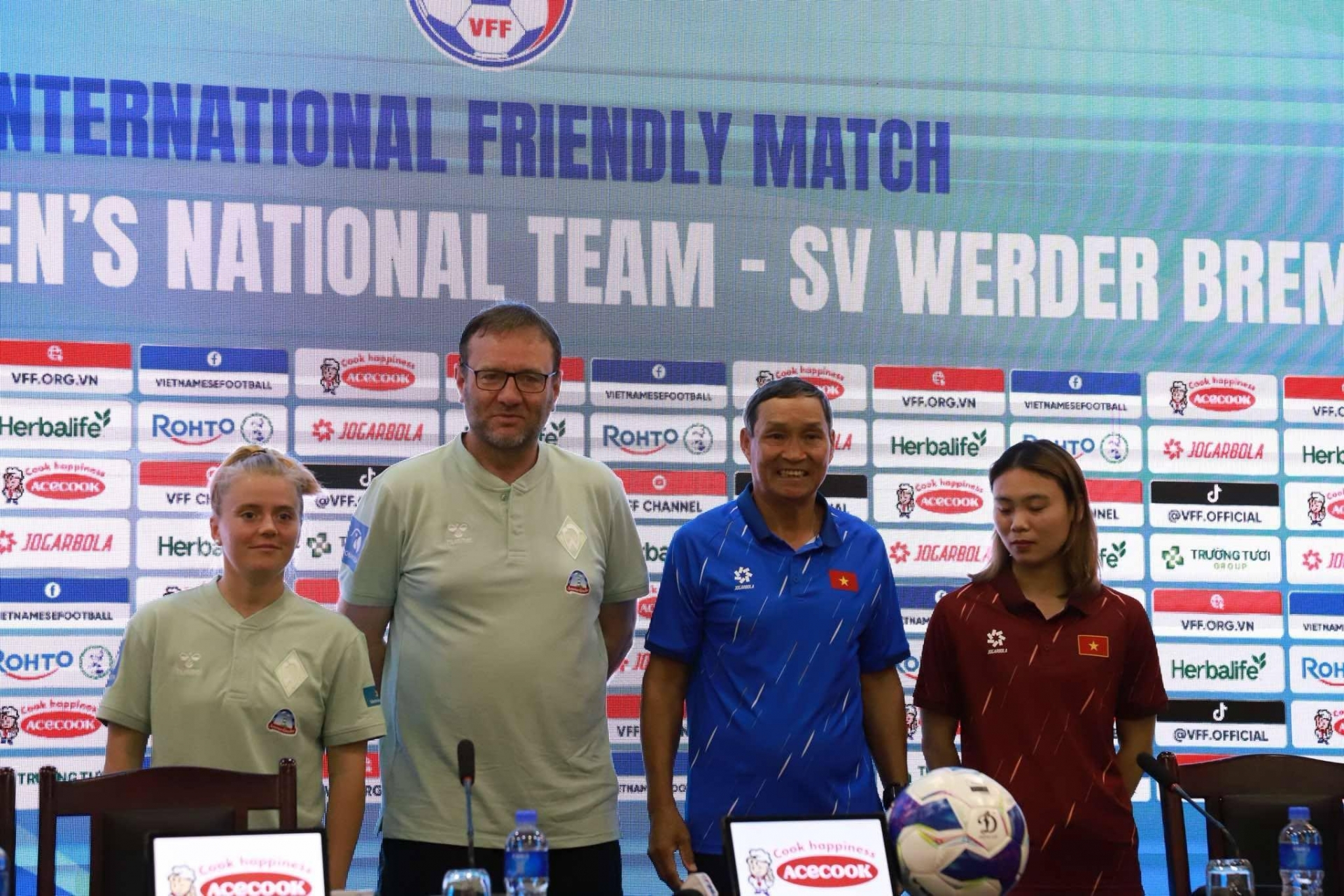 HLV Mai Đức Chung họp báo trước trận ĐT Việt Nam vs Bremen Frauen