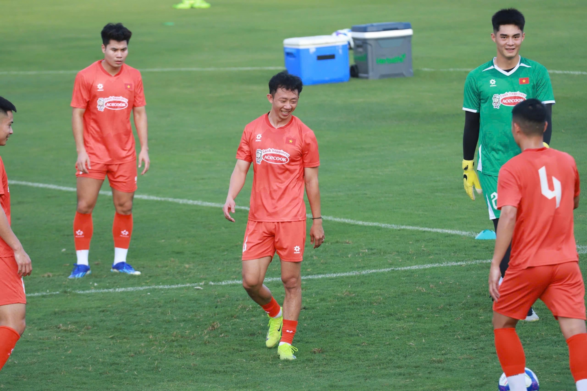 ĐT Việt Nam thắng 2-1 trước ngày sang Malaysia