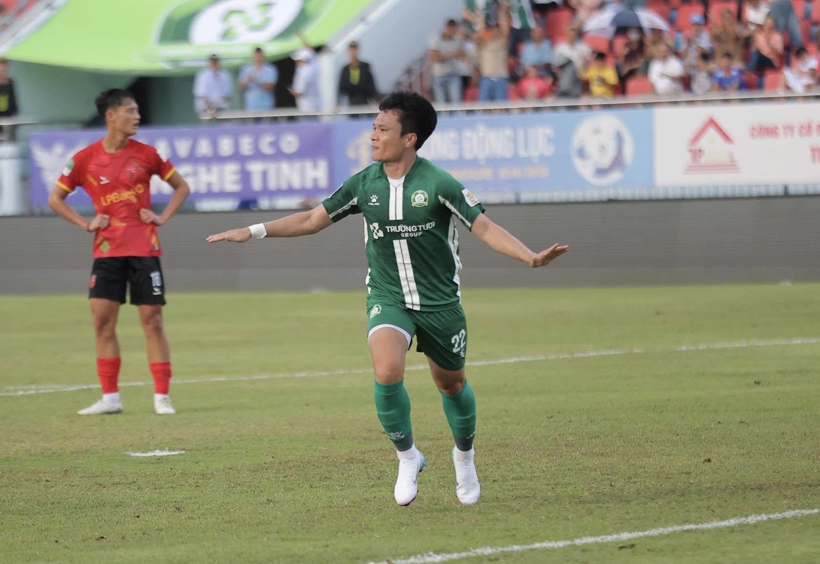 Trực tiếp Bình Phước 3-0 Long An: Tự Nhân lập cú đúp