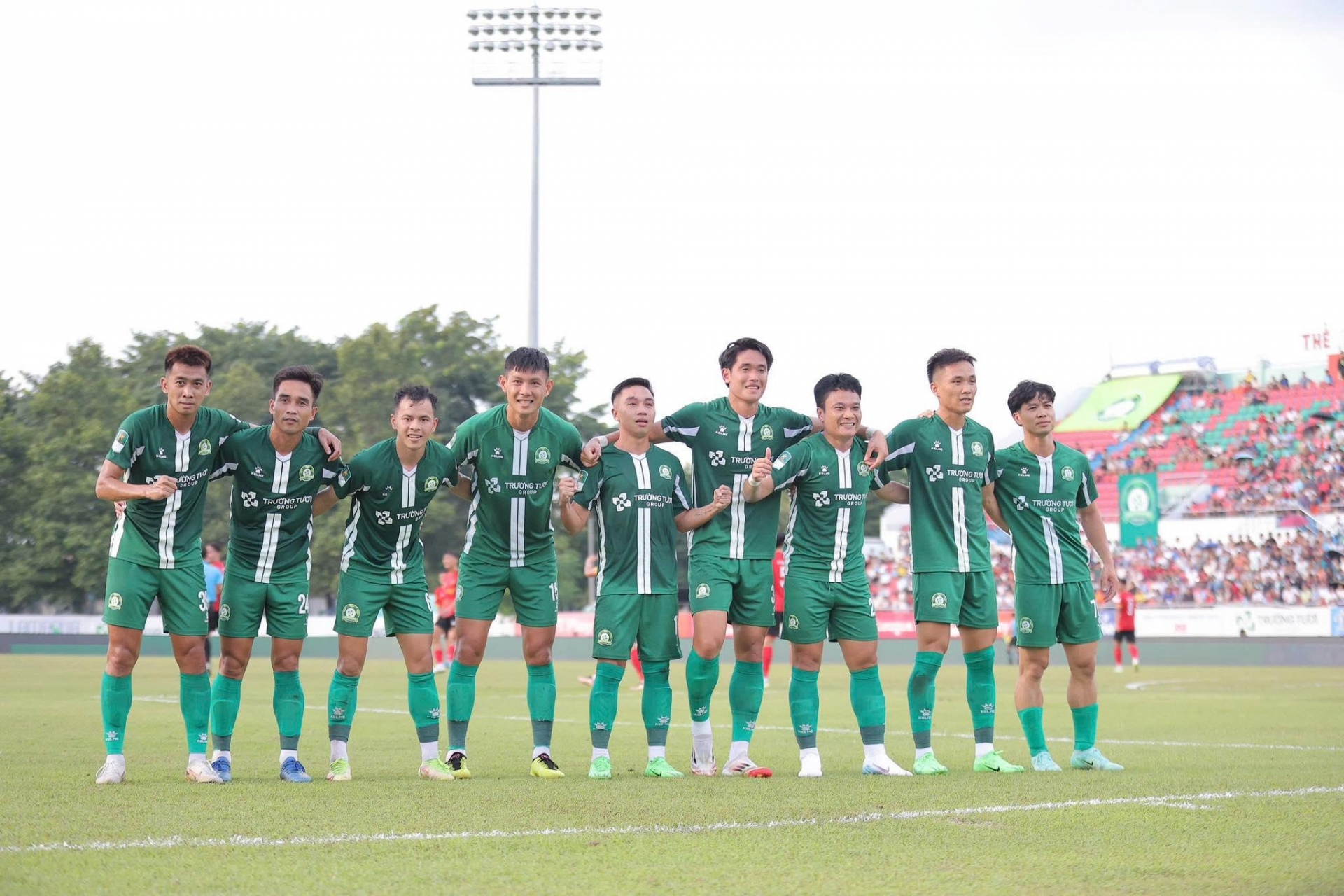 Đội của Công Phượng chính thức có vé play-off thăng hạng