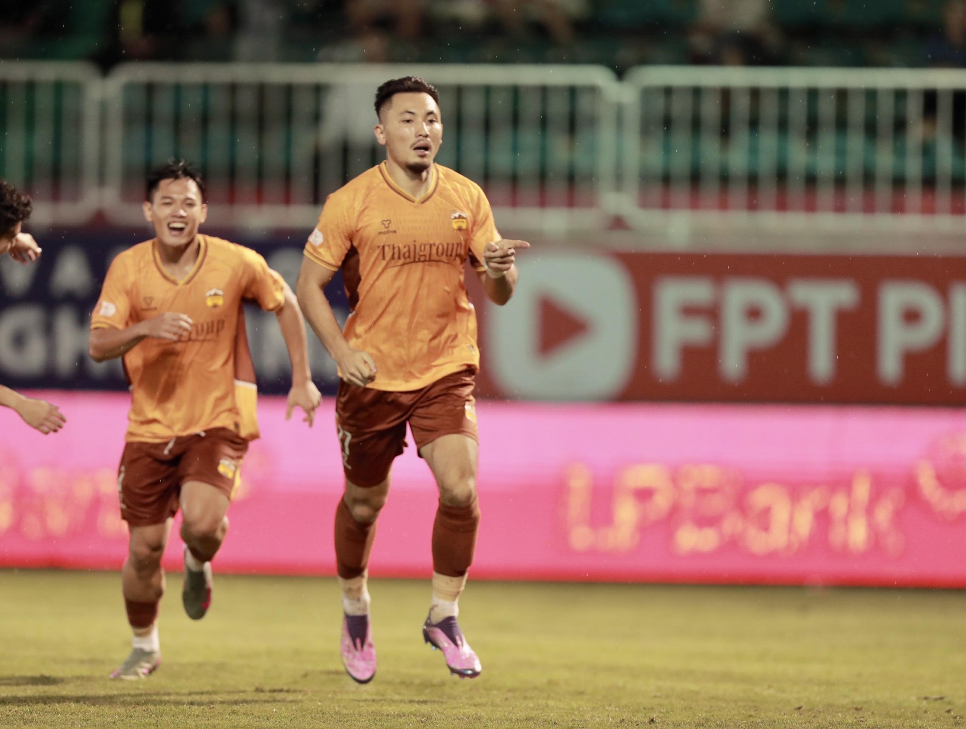 HAGL thắng trận đầu tiên ở V-League, HLV nói gì về ông Popov? 3 z7157670139861_09593df23260c40b1d1abe8bd495166a