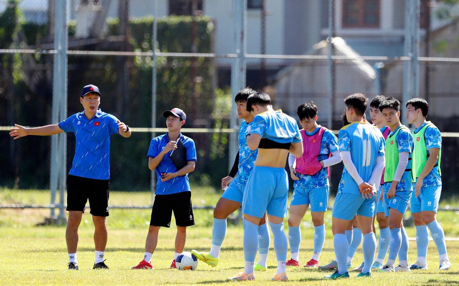 HLV Kim Sang Sik ra quyết định cực bất ngờ trước trận 'sinh tử' với Malaysia