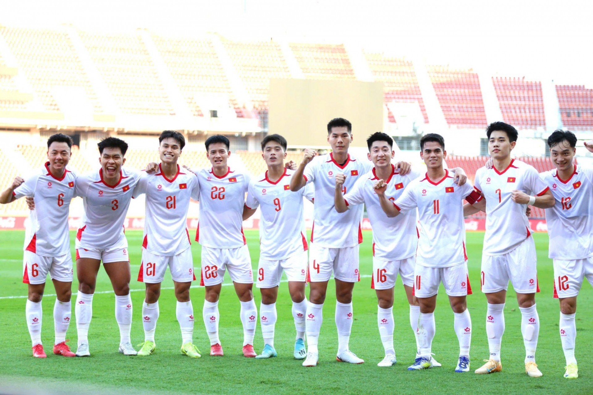 Vượt Thái Lan, U22 Việt Nam bất ngờ dẫn đầu SEA Games 33