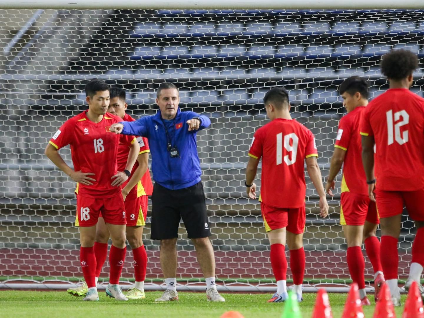 Chuyên gia Pháp: 'Bóng đá Việt Nam muốn phát triển ở thế giới, cần...'