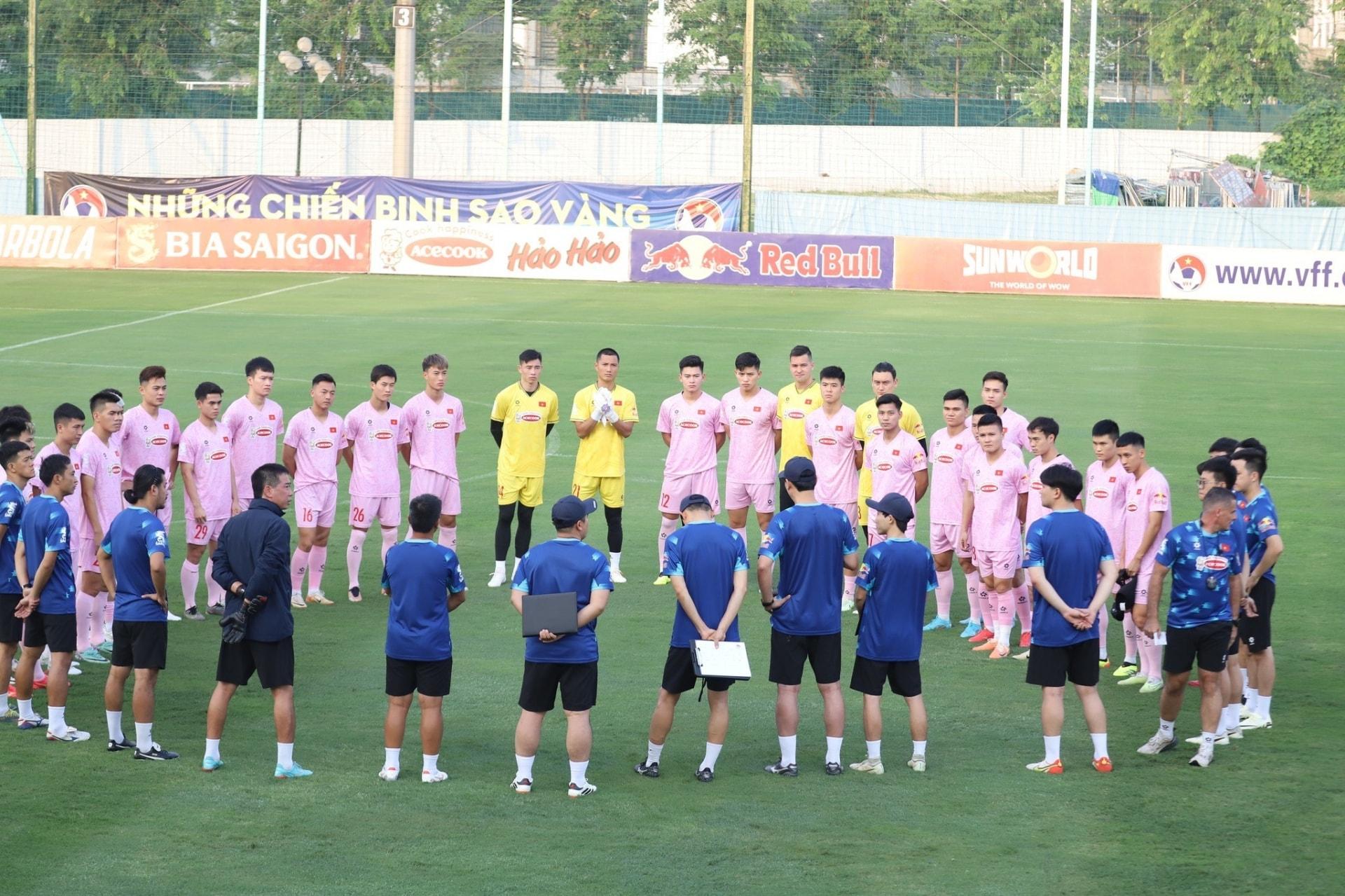 Hôm nay, Hoàng Hên chính thức hội quân cùng ĐT Việt Nam đấu Bangladesh, Malaysia