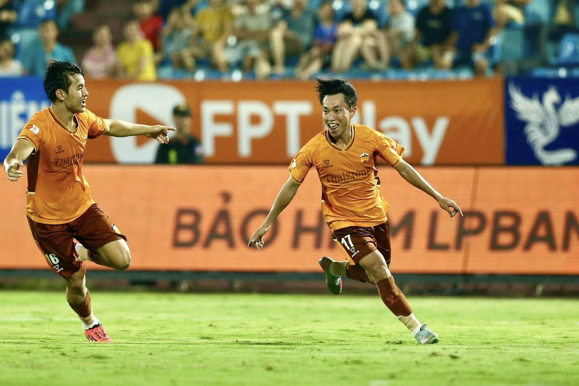 HAGL thắng nghẹt thở Nam Định, tạm thoát hiểm trên BXH V-League