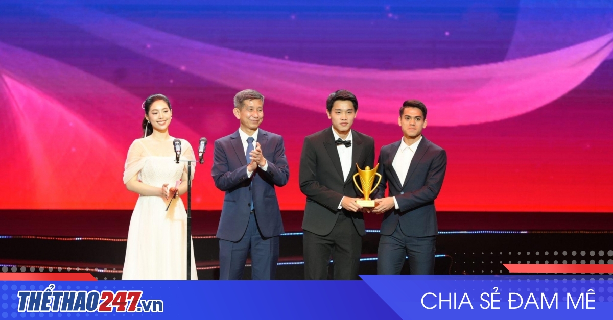 HLV Kim Sang Sik, U22 Việt Nam nhận loạt giải thưởng danh giá