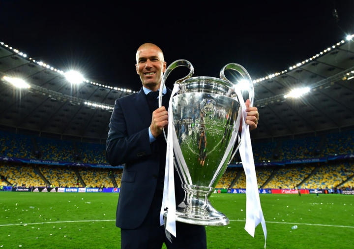 Zinedine Zidane chuẩn bị tái xuất khiến cả thế giới chú ý