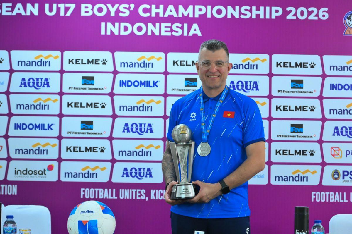 HLV Brazil tuyên bố mục tiêu mới cho tuyển Việt Nam sau chức vô địch