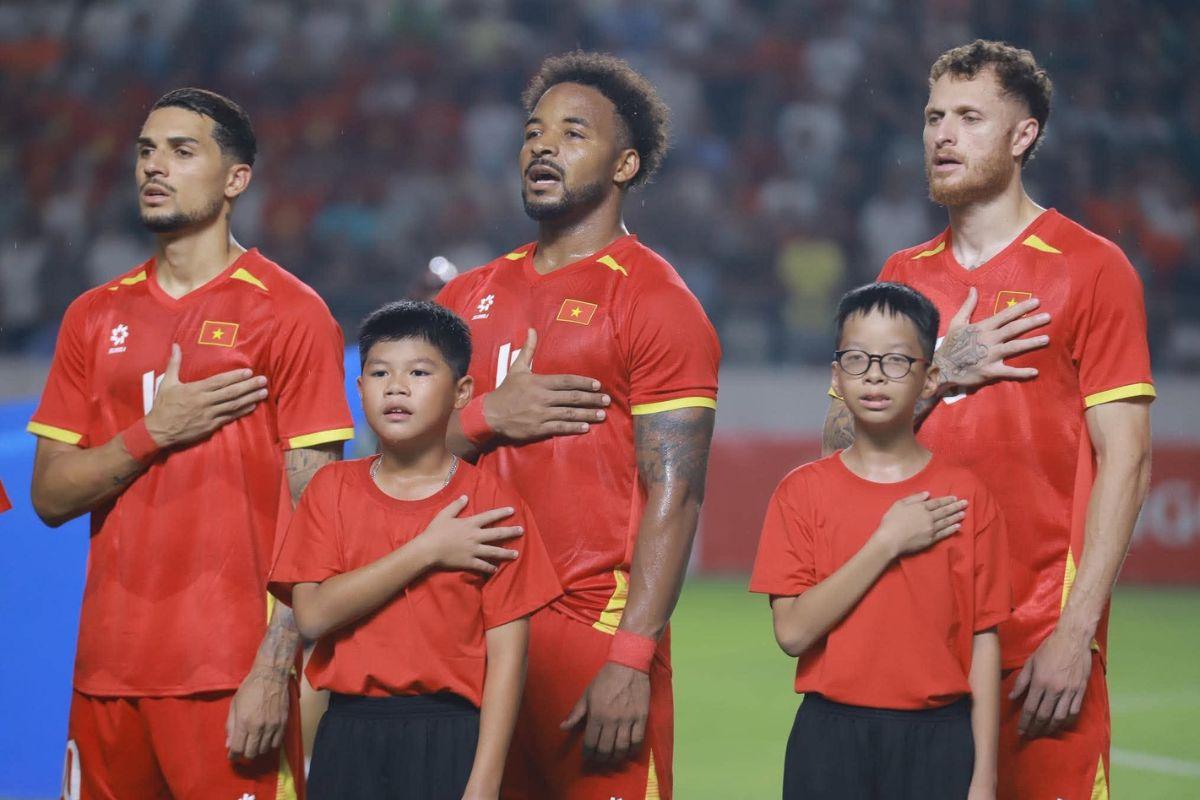 CĐV Indonesia phản ứng mạnh khi Việt Nam thắng 4-0 trước giải AFF Cup