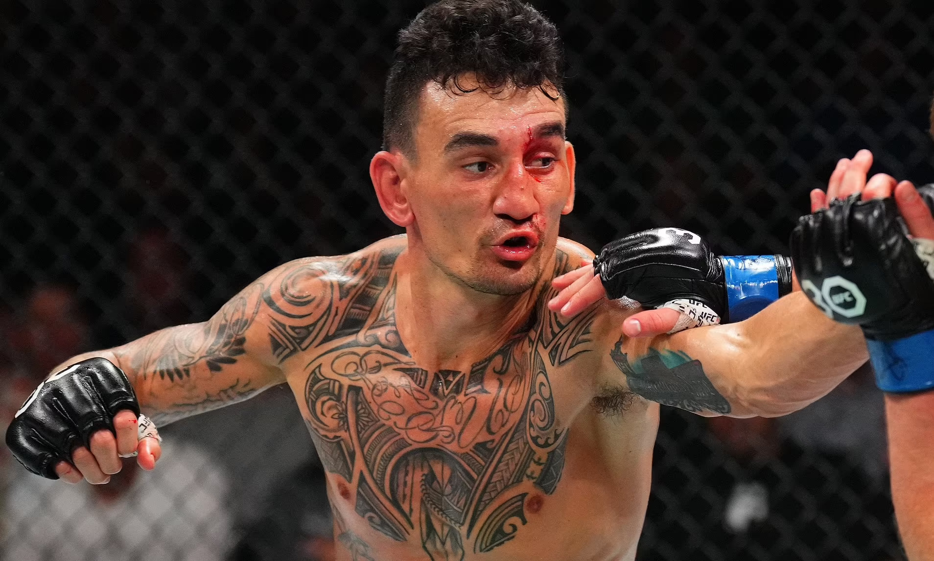 Max Holloway đánh dấu sự trở lại UFC bằng chiến thắng trước Allen