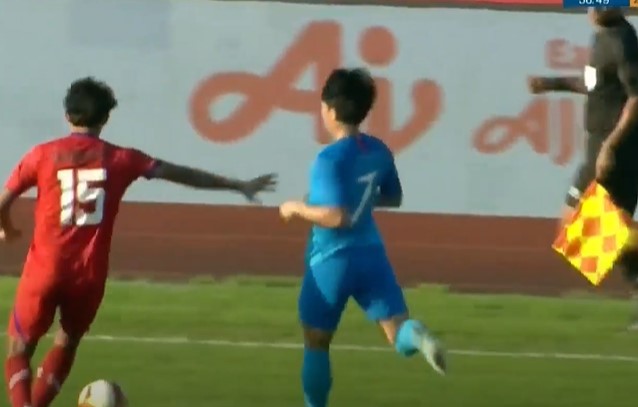 Trực tiếp U23 Campuchia 0-1 U23 Singapore: Đôi công hấp dẫn 135838