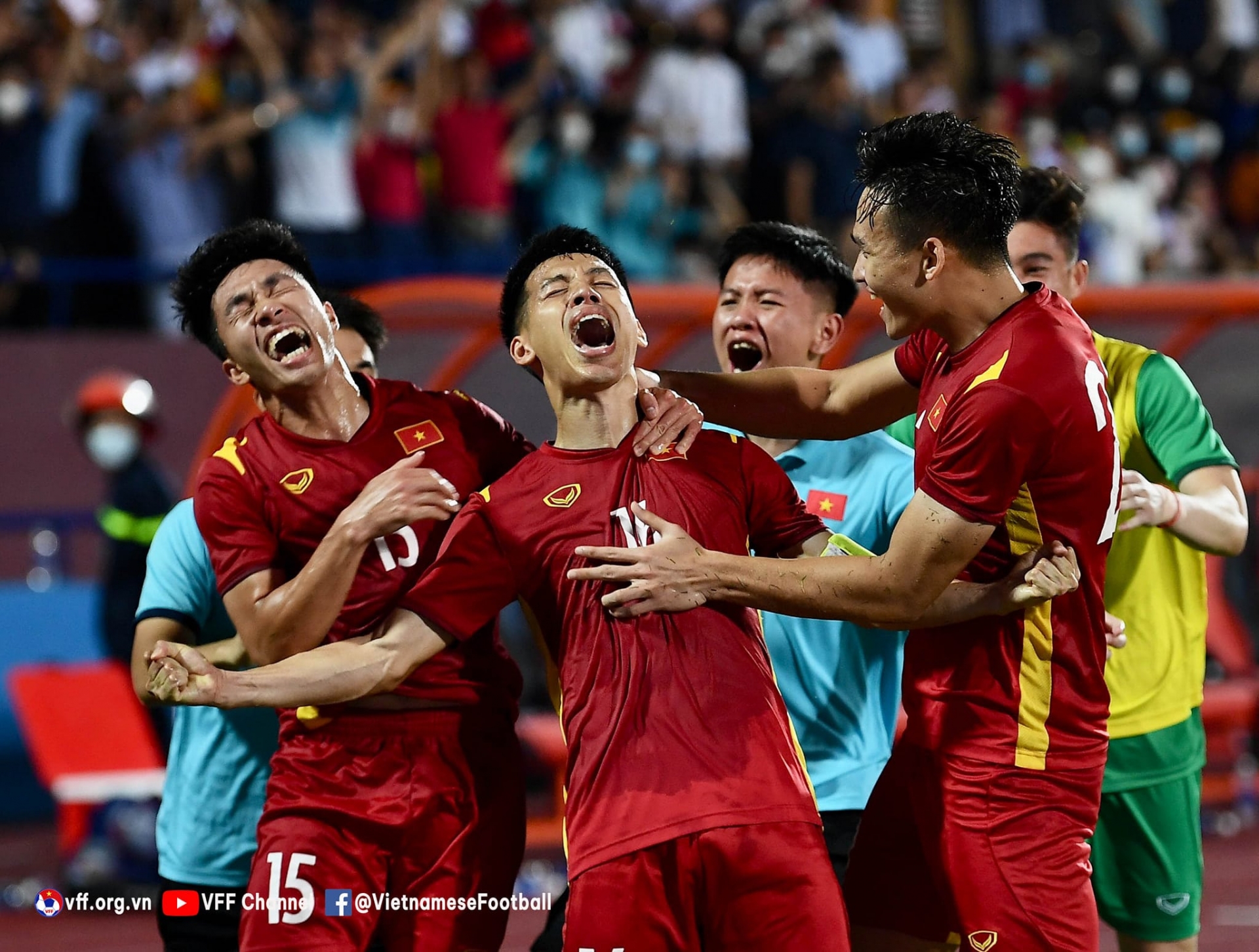 VIDEO: U23 Việt Nam khiến Indonesia 'ôm hận' trong trận 'thủy chiến'-136783