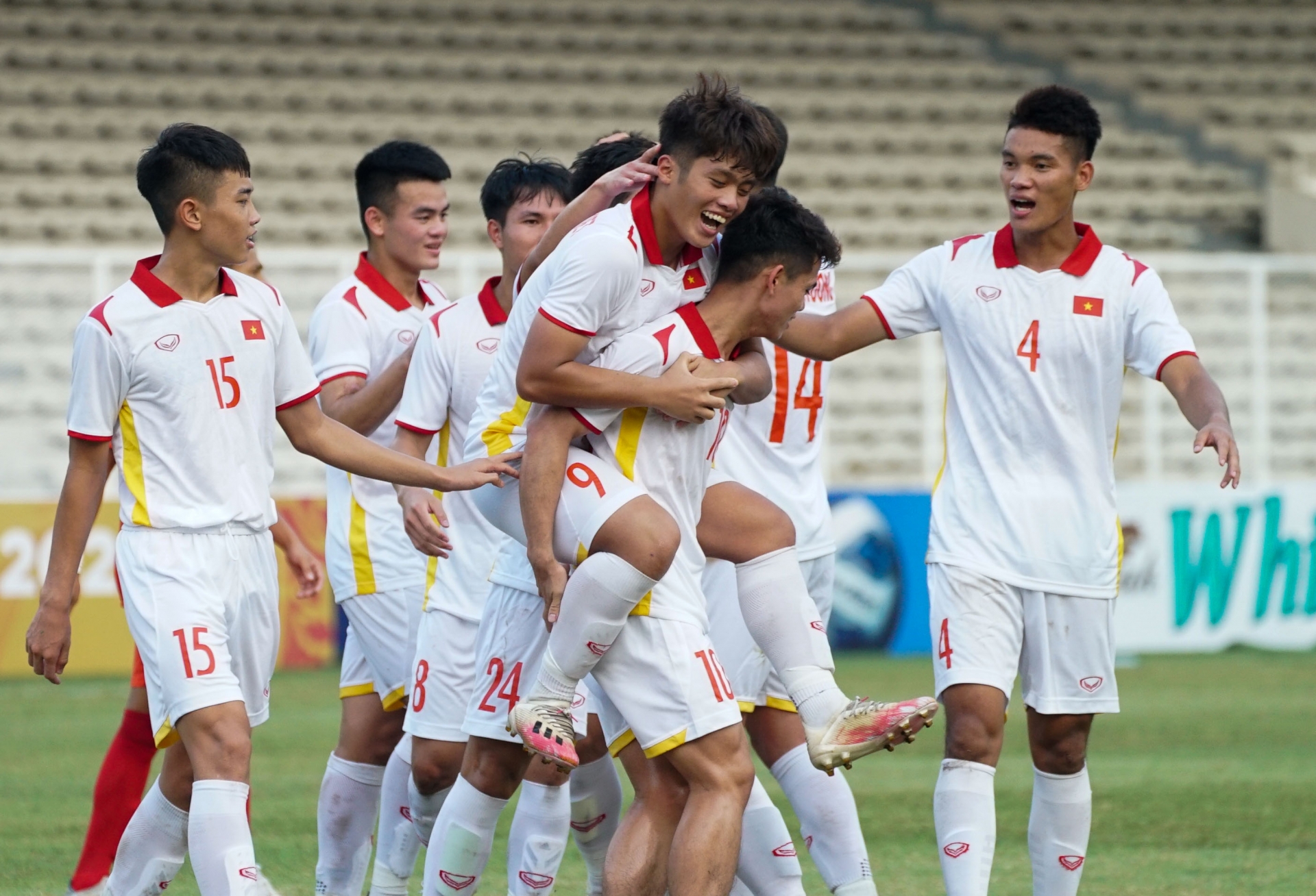 HLV Malaysia thừa nhận U19 Việt Nam xứng đáng đi tiếp-157496
