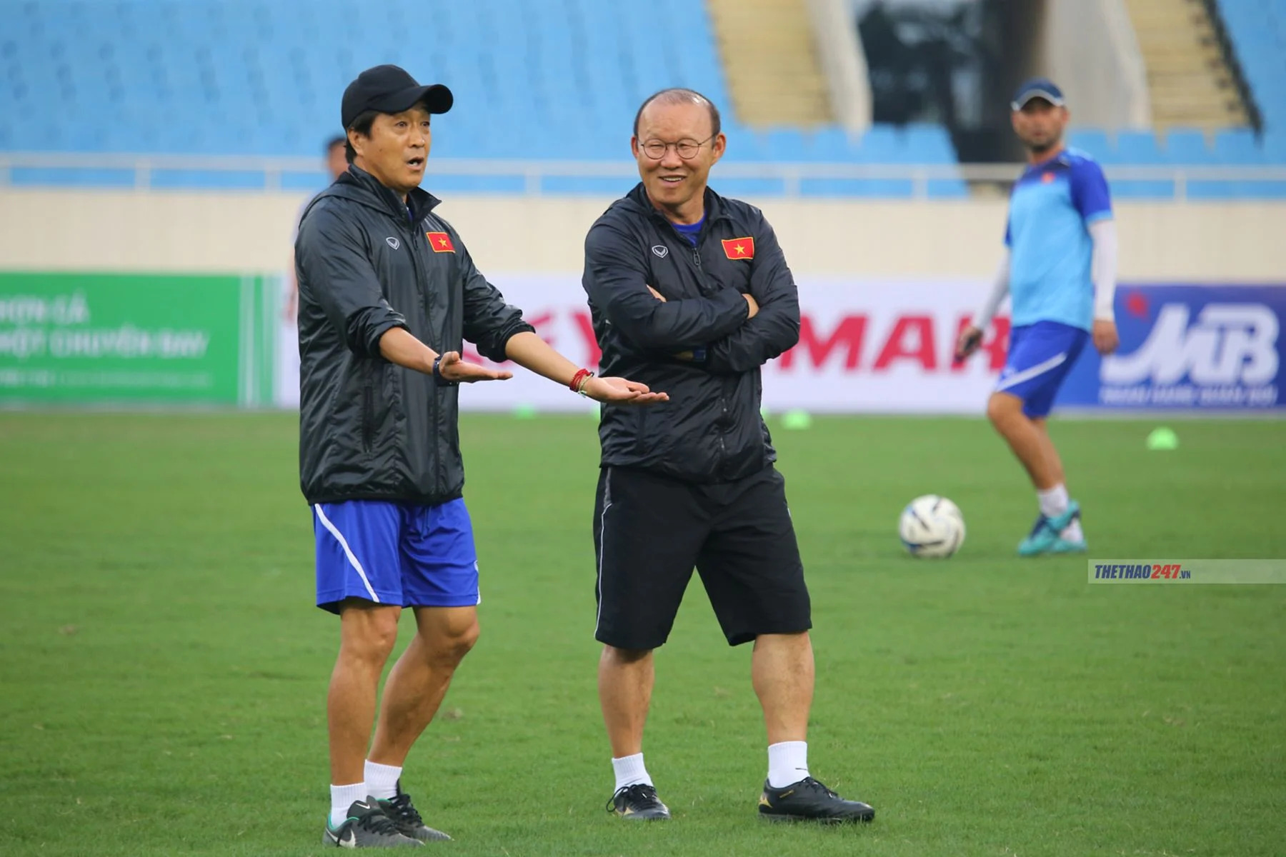 Thầy Park và HLV Gong Oh Kyun cùng lên kế hoạch bất ngờ với U19 Việt Nam 167826