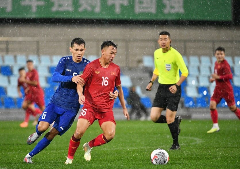 Trực tiếp Việt Nam 0-1 Uzbekistan: Tỷ số được mở-341088