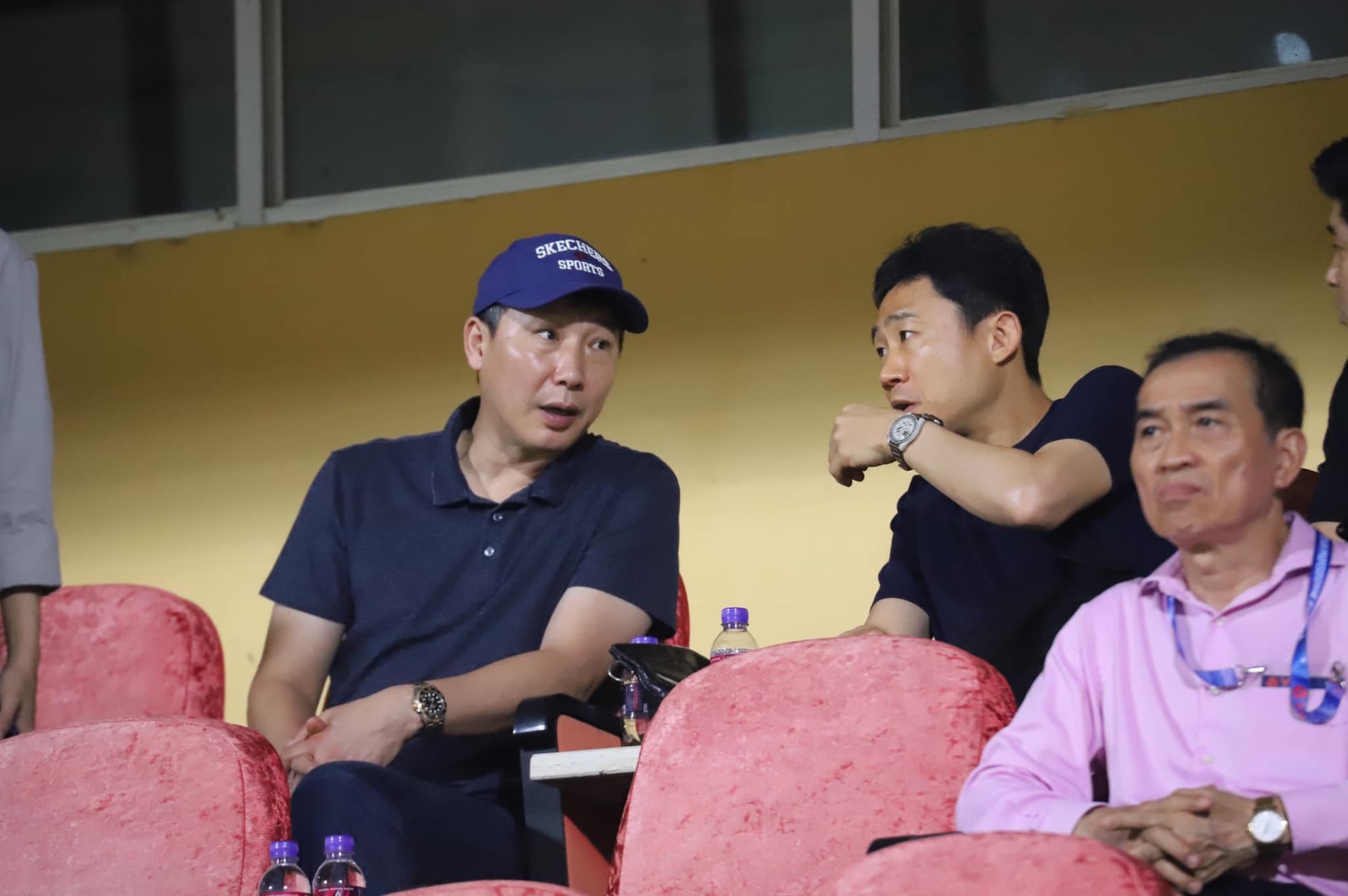 HLV Kim Sang Sik không dự khán vòng 22 V-League