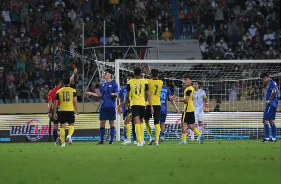 Trực tiếp U23 Thái Lan 1-0 U23 Malaysia: 'Voi chiến' mất người 134312