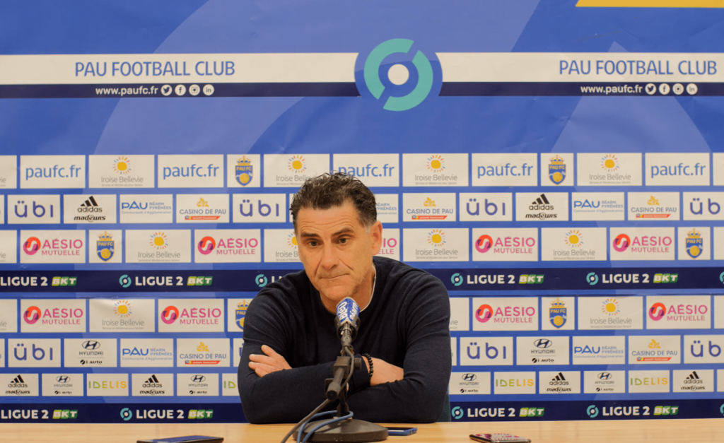 didier-tholot-conf-de-presse-Pau-FC-min-e1651231249432