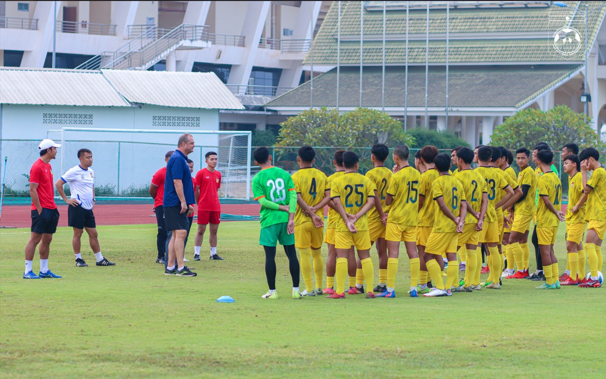 Sao châu Âu của ĐT Lào lỡ dịp tái đấu ĐTVN tại AFF Cup? 206178