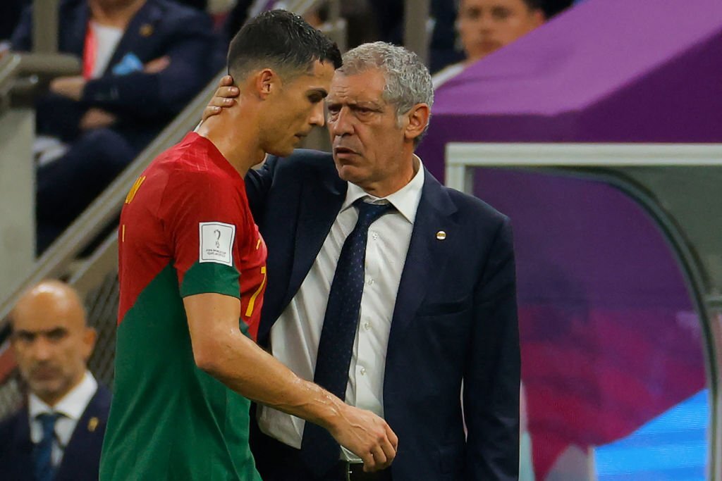 HLV Bồ Đào Nha: 'Ronaldo không chấp nhận ngồi dự bị' 230371