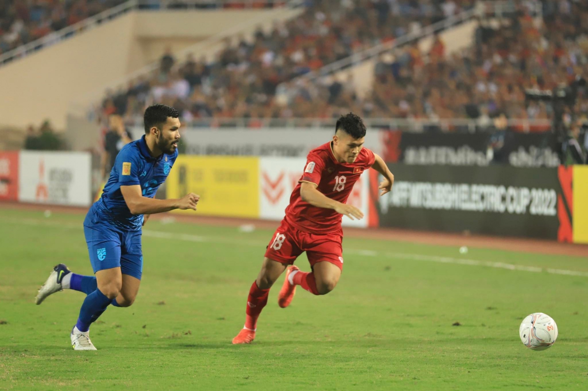 Trực tiếp Việt Nam 0-0 Thái Lan: 'Rồng Vàng' áp đảo 241895