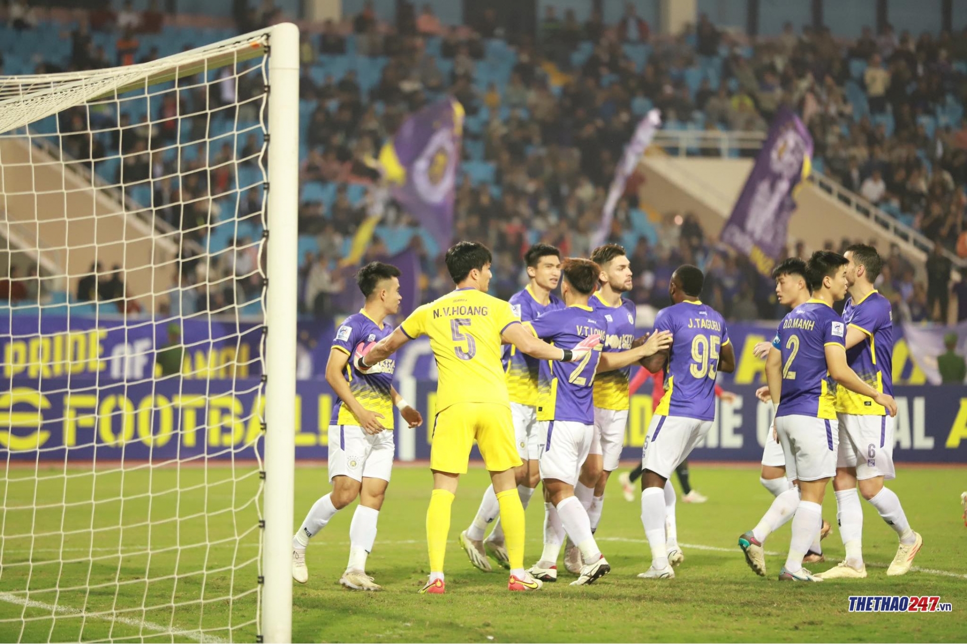 Trực tiếp Hà Nội FC 0-0 Urawa Reds: Văn Hoàng cản phạt đền! 368505