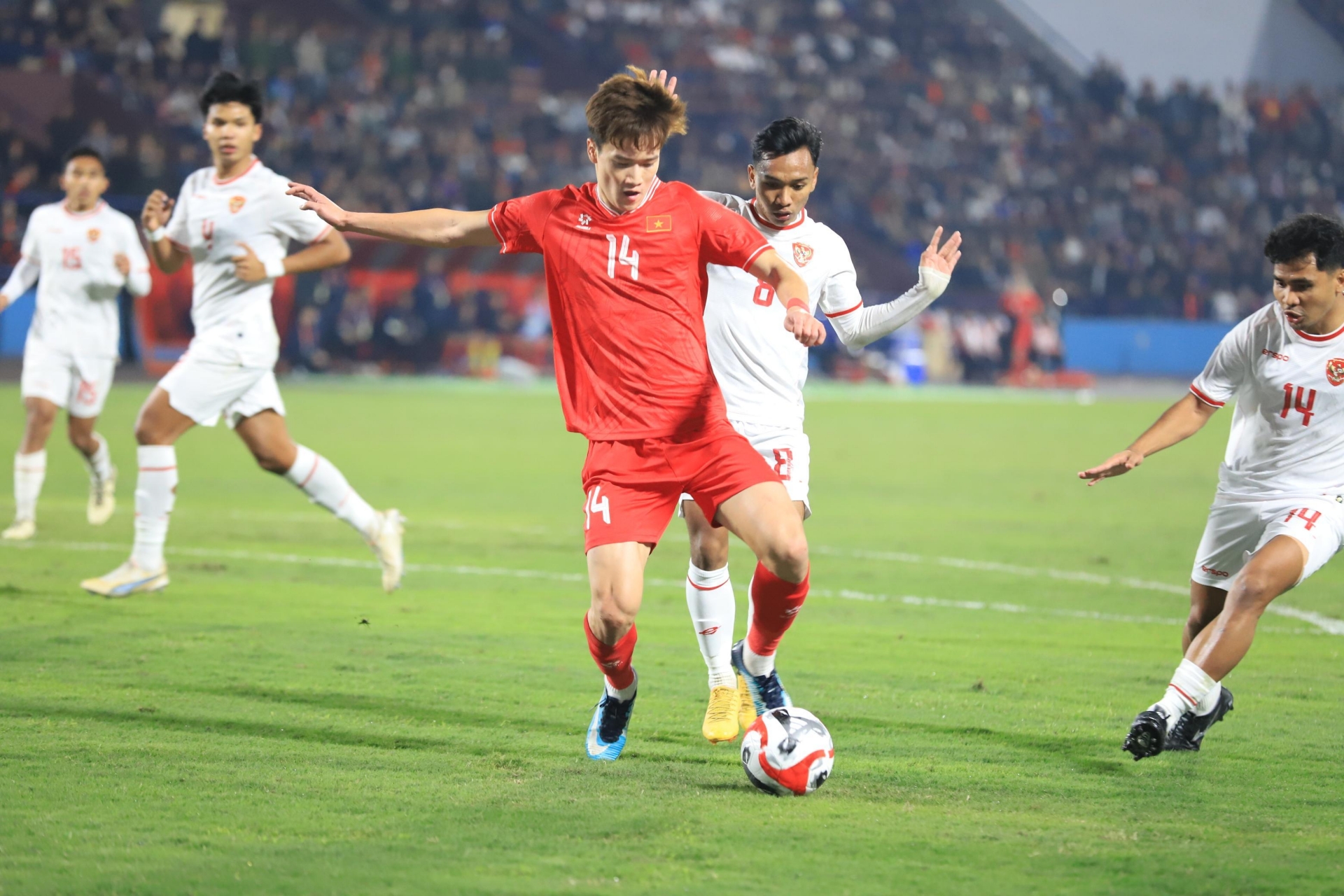 Trực tiếp Việt Nam 0-0 Indonesia: Nỗ lực ghi bàn!