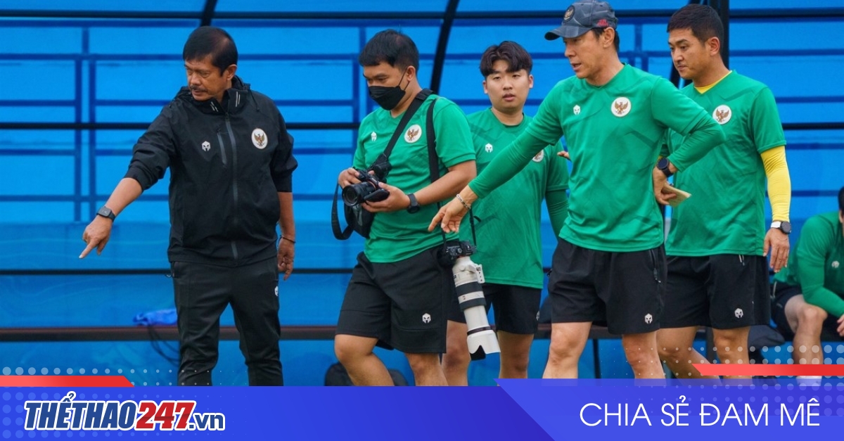 thumbnail - HLV Indonesia tiếp tục phàn nàn sân tập trước giờ đấu U23 Việt Nam