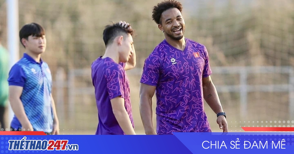 Hình ảnh đầu tiên của Rafaelson trong buổi tập của ĐT Việt Nam