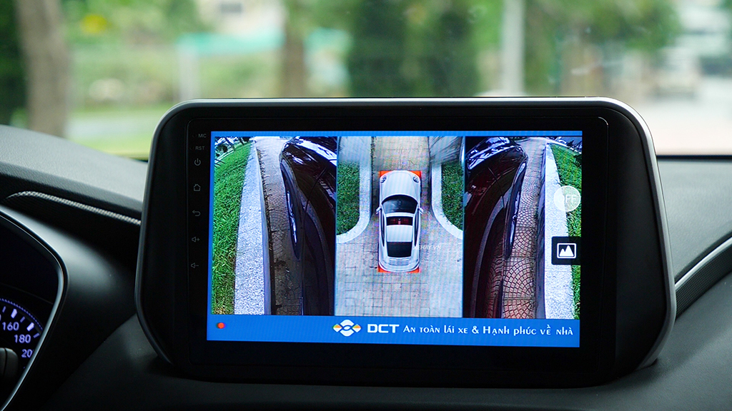 Màn hình Android tích hợp Camera 360 giúp tài xế quan sát được toàn cảnh xung quanh