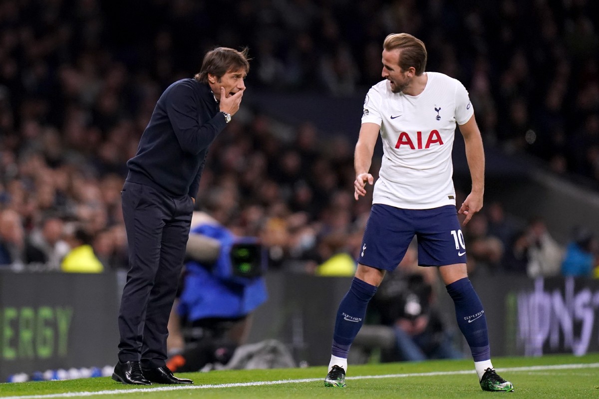 harry-kane-antonio-conte-tottenham-hotspur-mar2022-1679040742.jpg