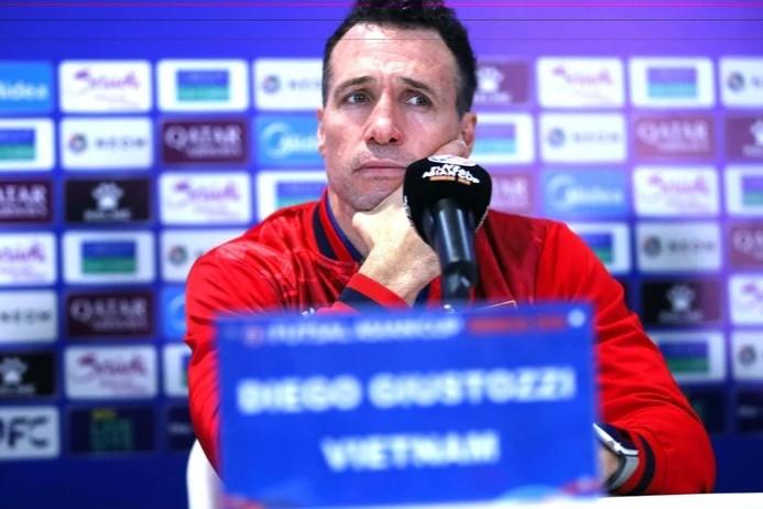 HLV Argentina thốt lên 1 điều khi ĐT Việt Nam thua đau Thái Lan