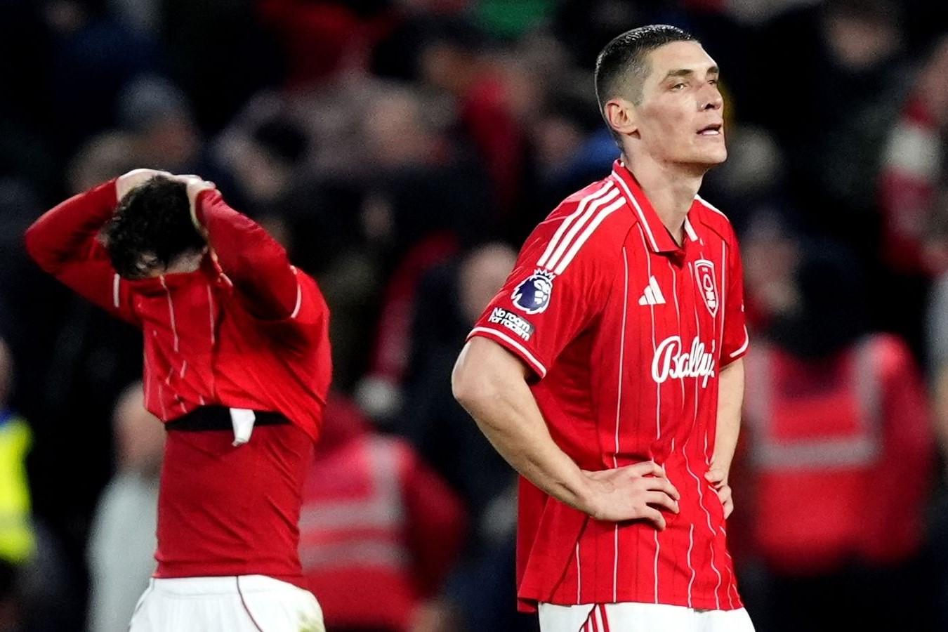 CHÍNH THỨC: HLV thứ 8 mất việc tại Ngoại Hạng Anh