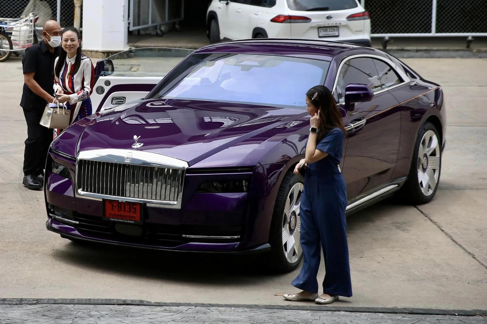 Rolls_Royce_Spectre_Madam_Pang_1