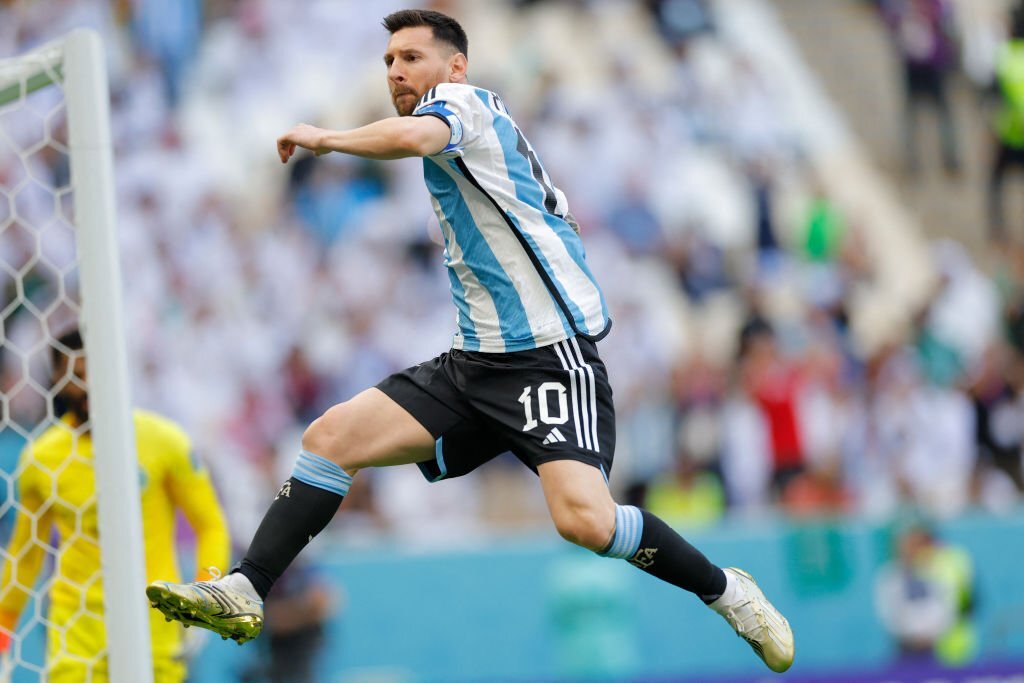 Tỏa sáng rực rỡ, Messi xô đổ thành tích của Ronaldo tại World Cup 221123