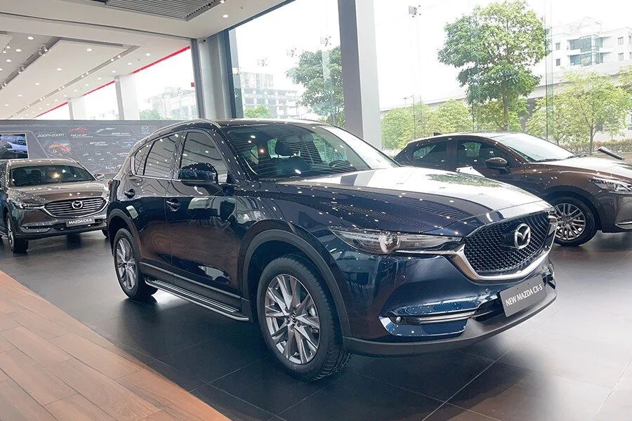 Dù đã ưu đãi, Mazda, Kia vẫn “chơi lớn” giảm giá niêm yết hàng loạt mẫu xe