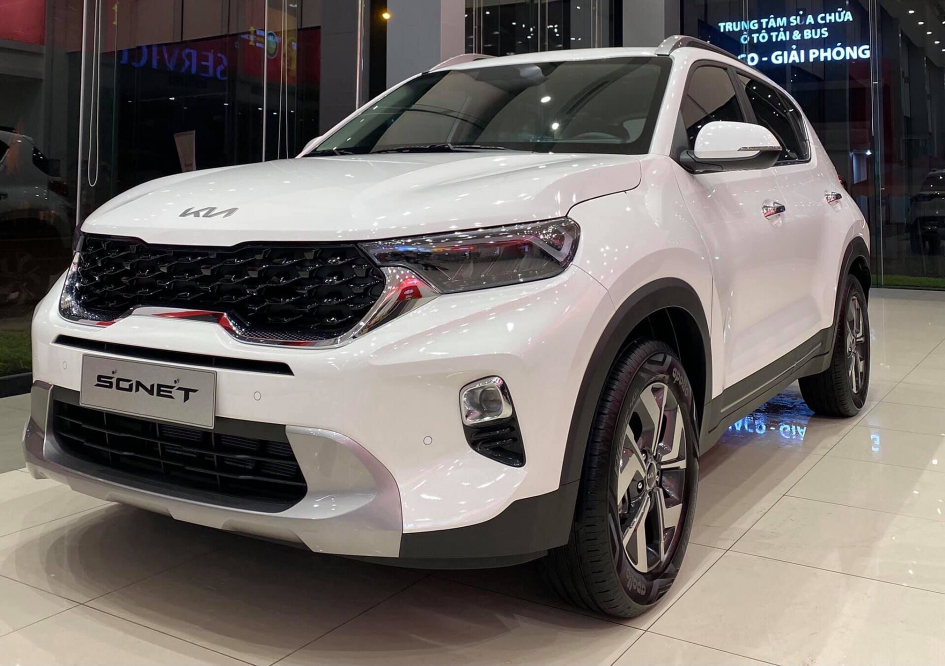 KIA giảm giá niêm yết các dòng xe