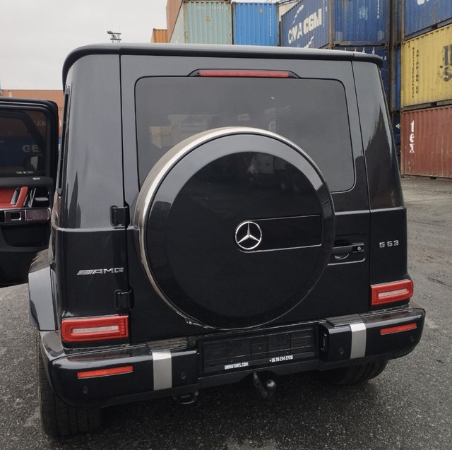 Mercedes-AMG G63 bị “bỏ rơi” nhiều năm tại cảng Hải Phòng