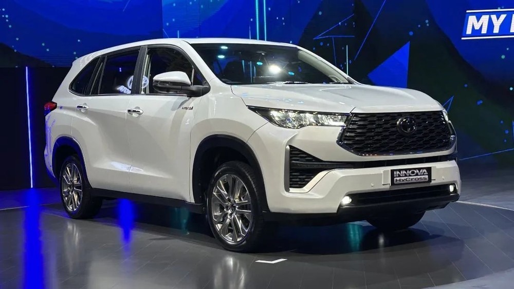 Xem trước thiết kế Suzuki Invicto 2024: ‘Anh em song sinh’ với Toyota Innova, ra mắt ngay tháng sau 293732